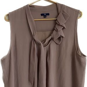 GAP short sleeve top with ruffle & tie - XL